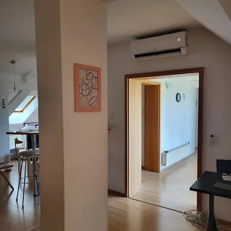 Spacious In Location - 4th Floor No Lift Apartamento Bratislava